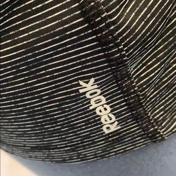 Reebok V Neck Wicking Workout Tee Size M - Picture 3 of 5